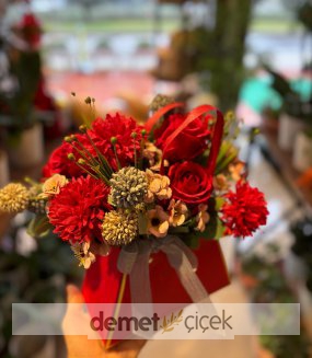 Çantada Gül Karanfil Aranjman